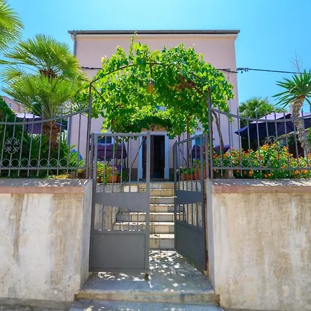Loreta Apartment *