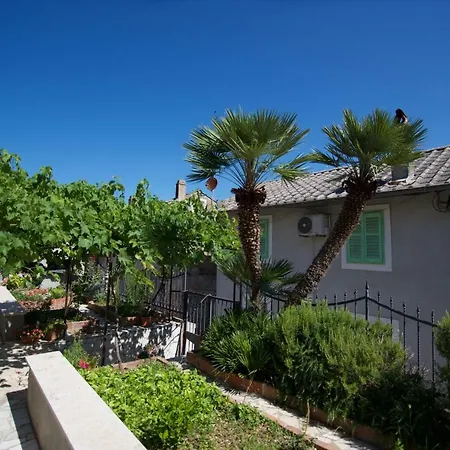 Loreta Мали-Лошинь